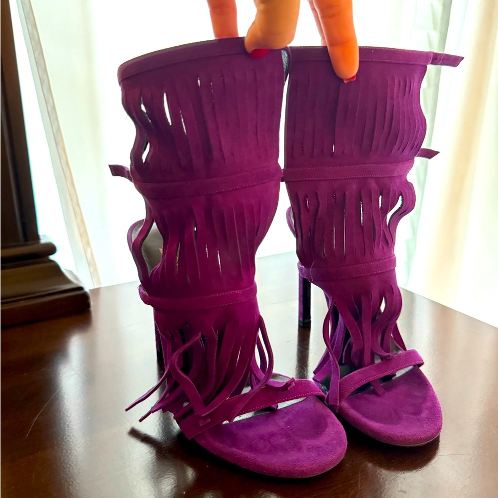 Authentic Gucci heels Sz 34.5 . Deep purple .